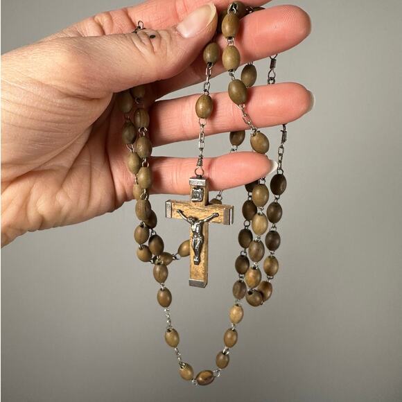 Catholic Rosary Brown Wooden Beaded Silver Tone Crucifix Jesus Cross Necklace - Picture 4 of 9
